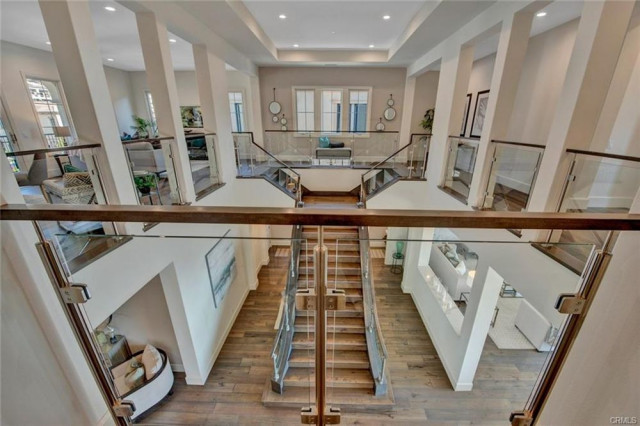Staging staircase