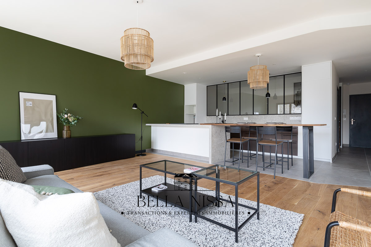 Ameublement de deux appartements destinés à la vente