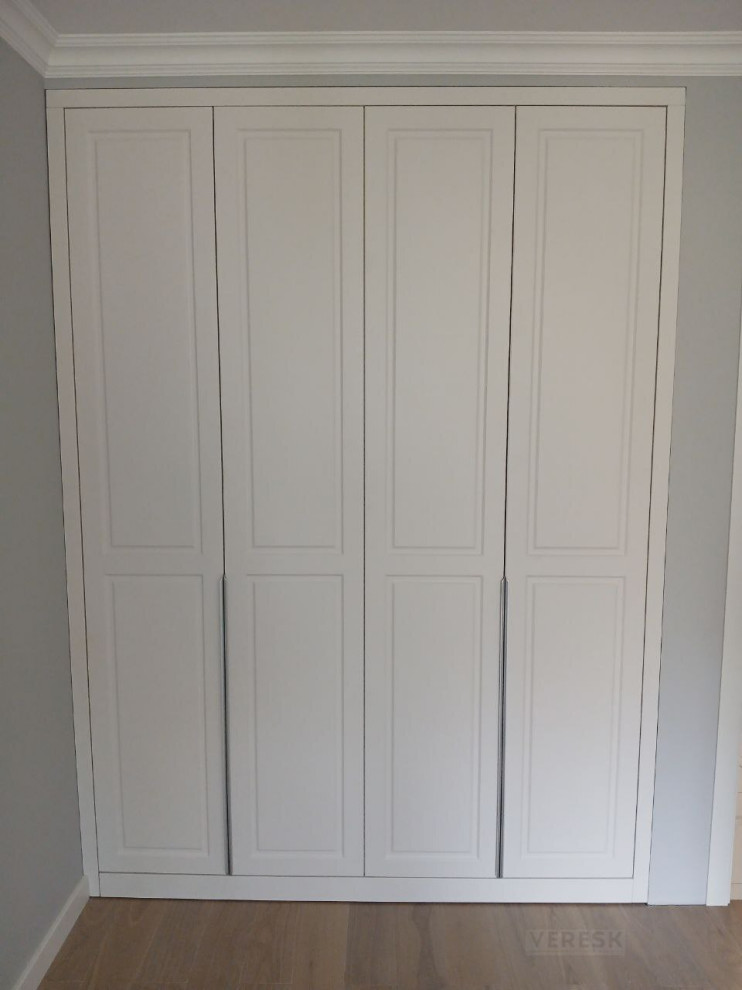 Распашные шкафы