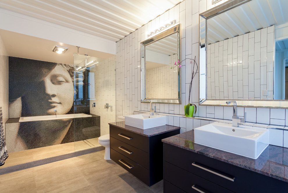 Inspiration for a contemporary bathroom in Brisbane.