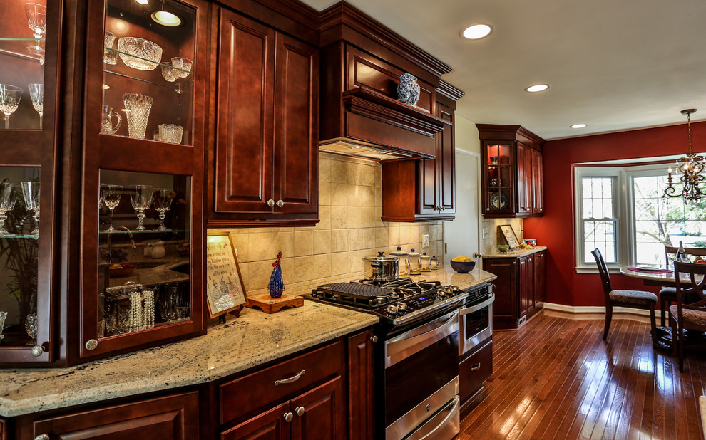 Transitional kitchen photo in DC Metro