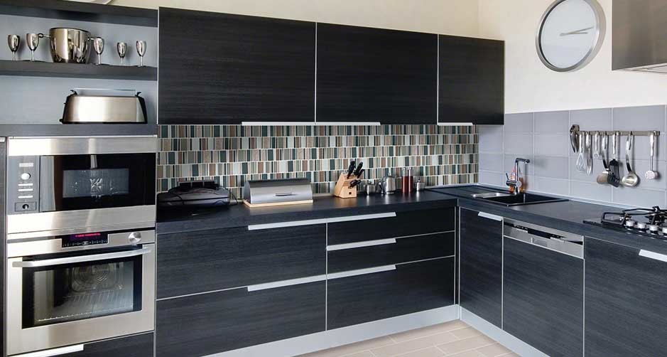 Example of a transitional kitchen design in Orange County