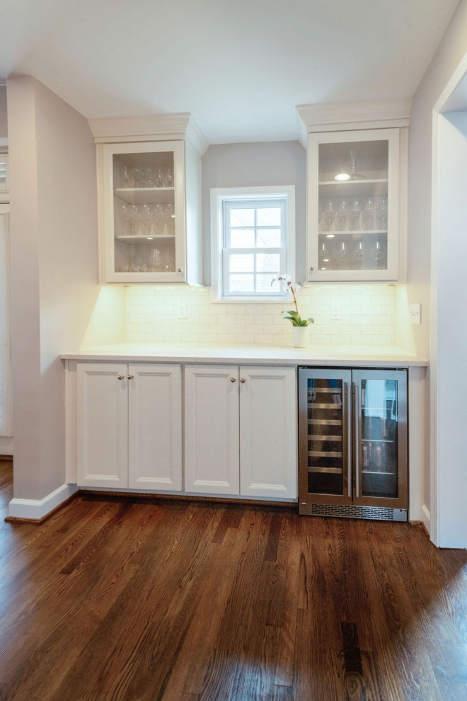 Example of a transitional kitchen design in Birmingham