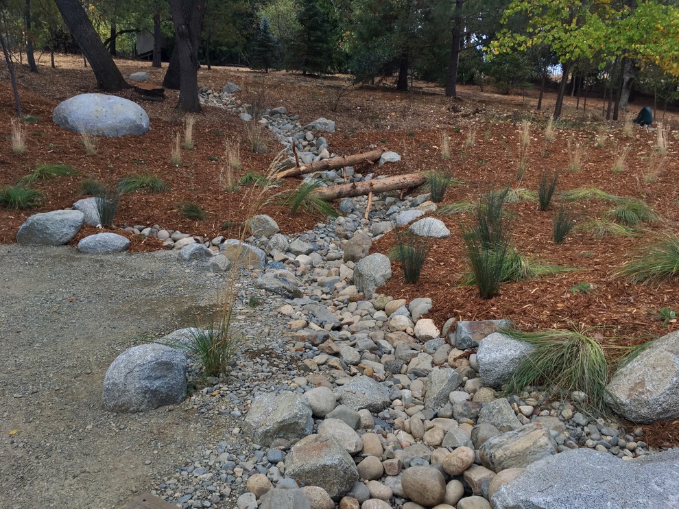 Inspiration for an expansive country sloped partial sun xeriscape for summer in Sacramento with with pond and gravel.