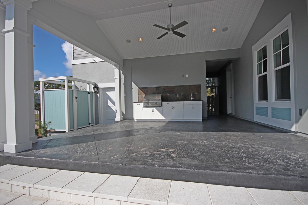 Inspiration for a beach style verandah in Jacksonville.