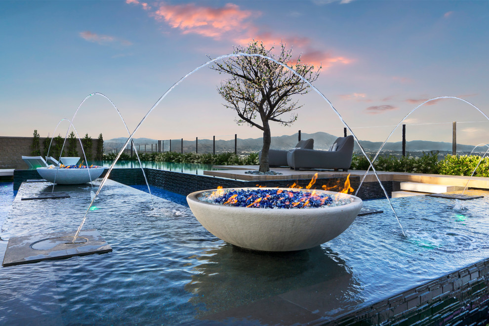 Design ideas for a mid-sized modern backyard custom-shaped infinity pool in Orange County with a hot tub.