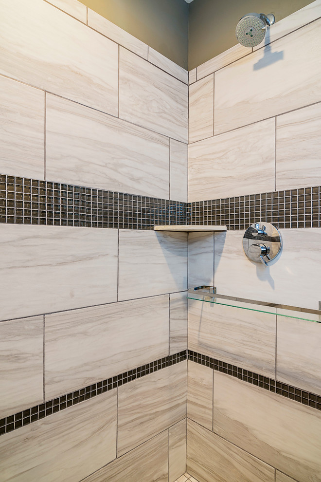 Transitional home design photo in Chicago
