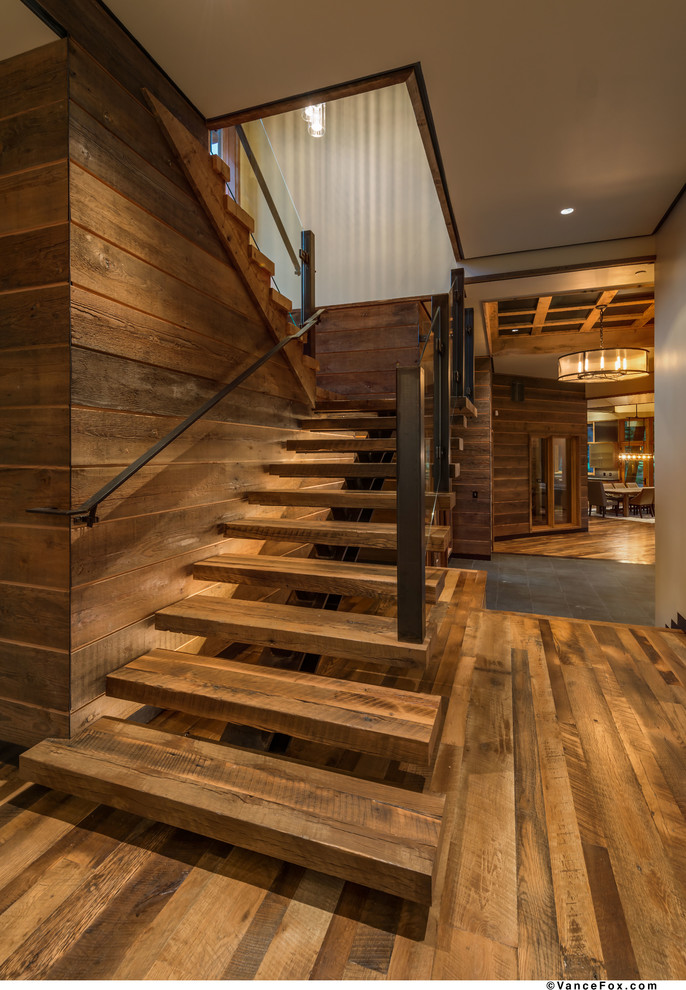 Photo of an expansive country wood l-shaped staircase in San Francisco with open risers.