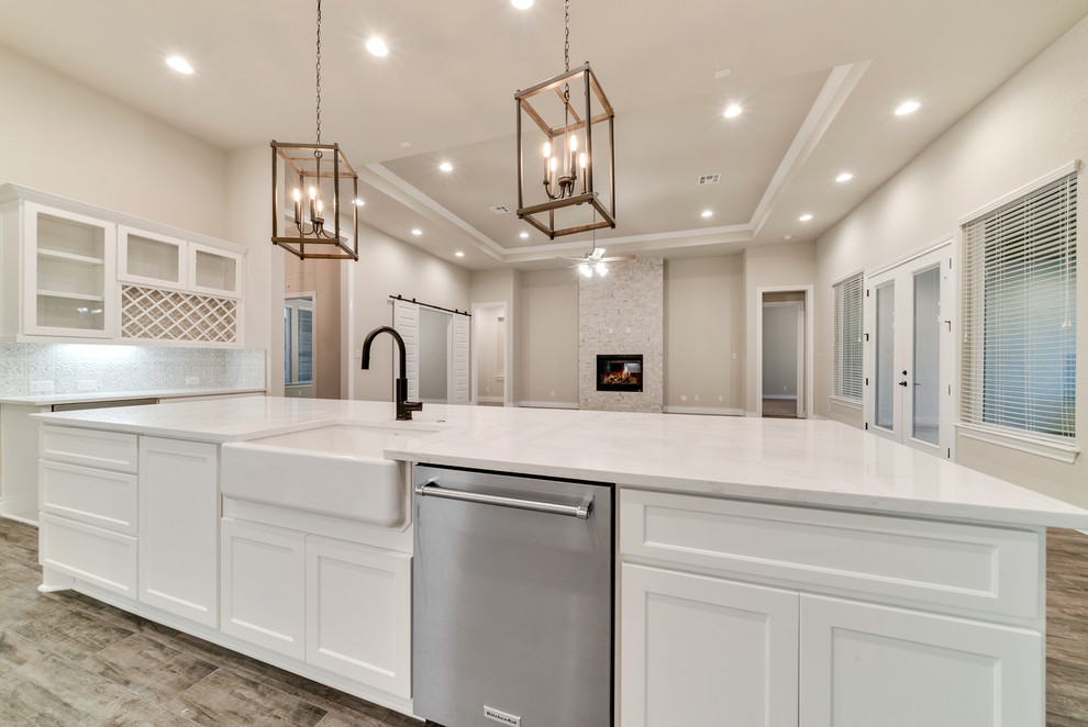 Transitional home design photo in Austin