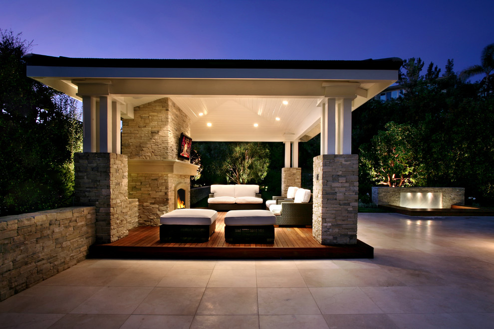 Photo of a traditional patio in Orange County with a fire feature.