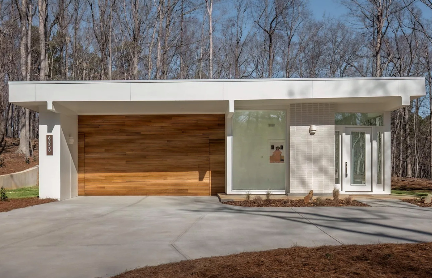 Minimalist home design photo in Raleigh
