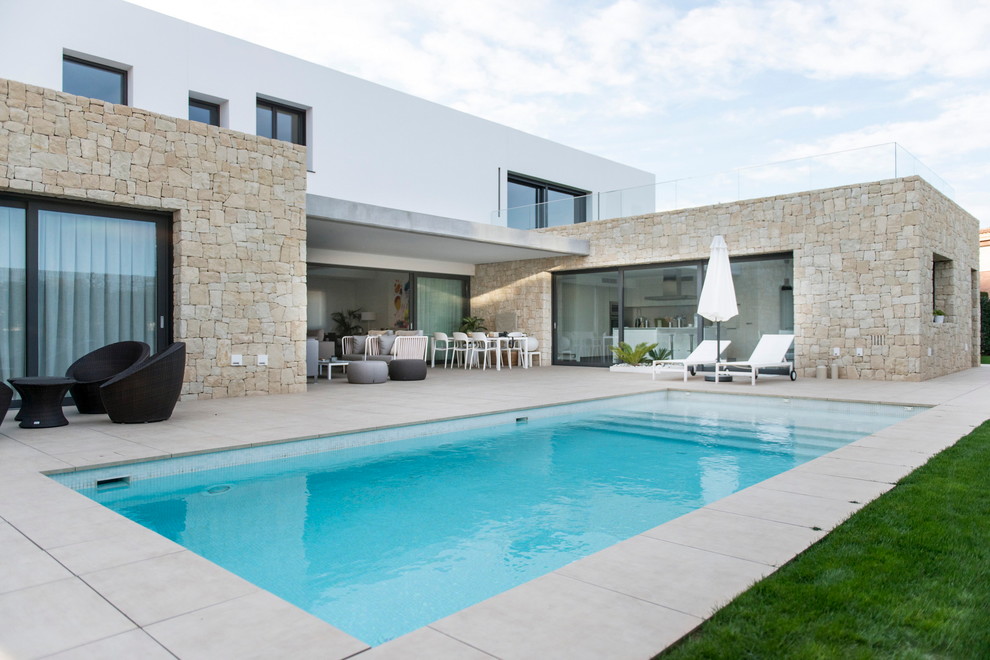 Inspiration for a contemporary pool in Valencia.
