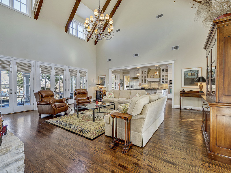 Elegant home design photo in Dallas