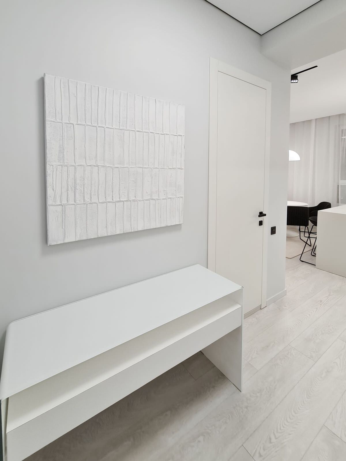 Белый минимализм -  холл