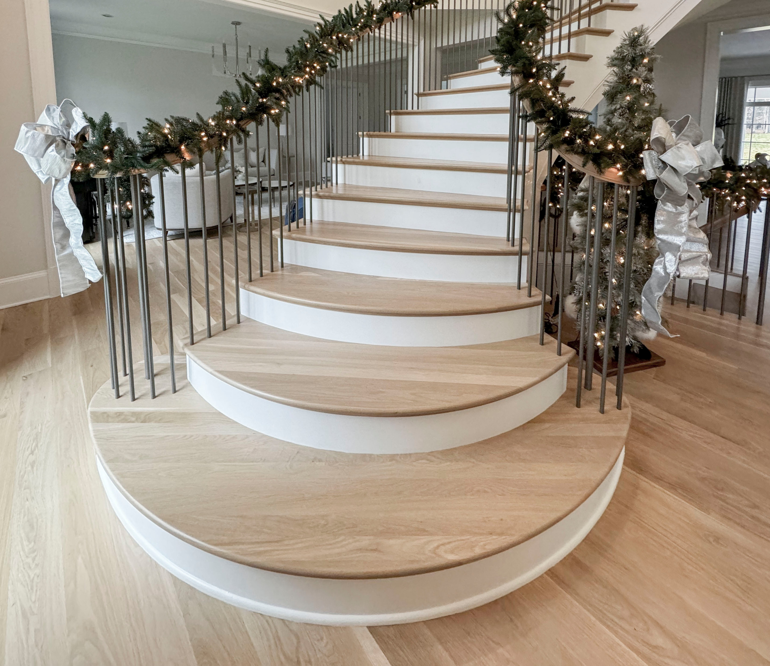 116_Elegant & Eye-catching Curved Staircase, Leesburg VA 20175