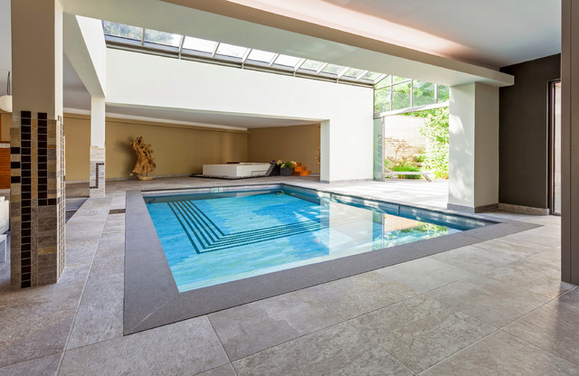Piscine Int&eacute;rieure contemporaneo-piscina