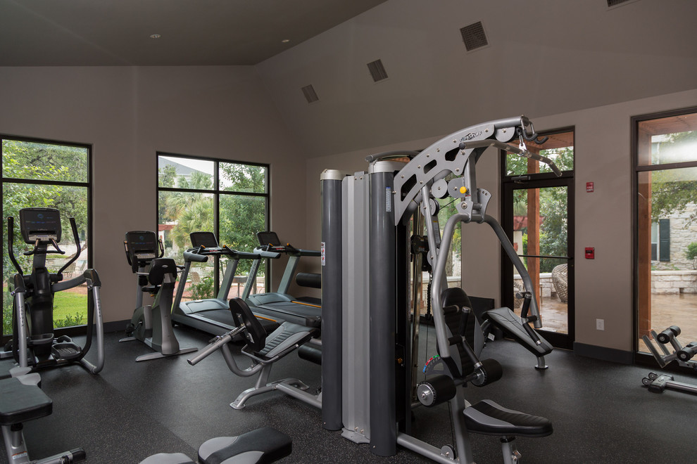 Photo of a traditional home gym in Austin.