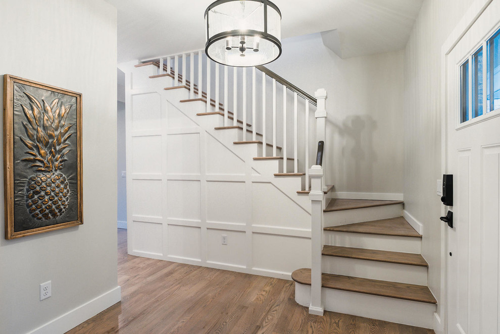 Example of a transitional entryway design in Denver