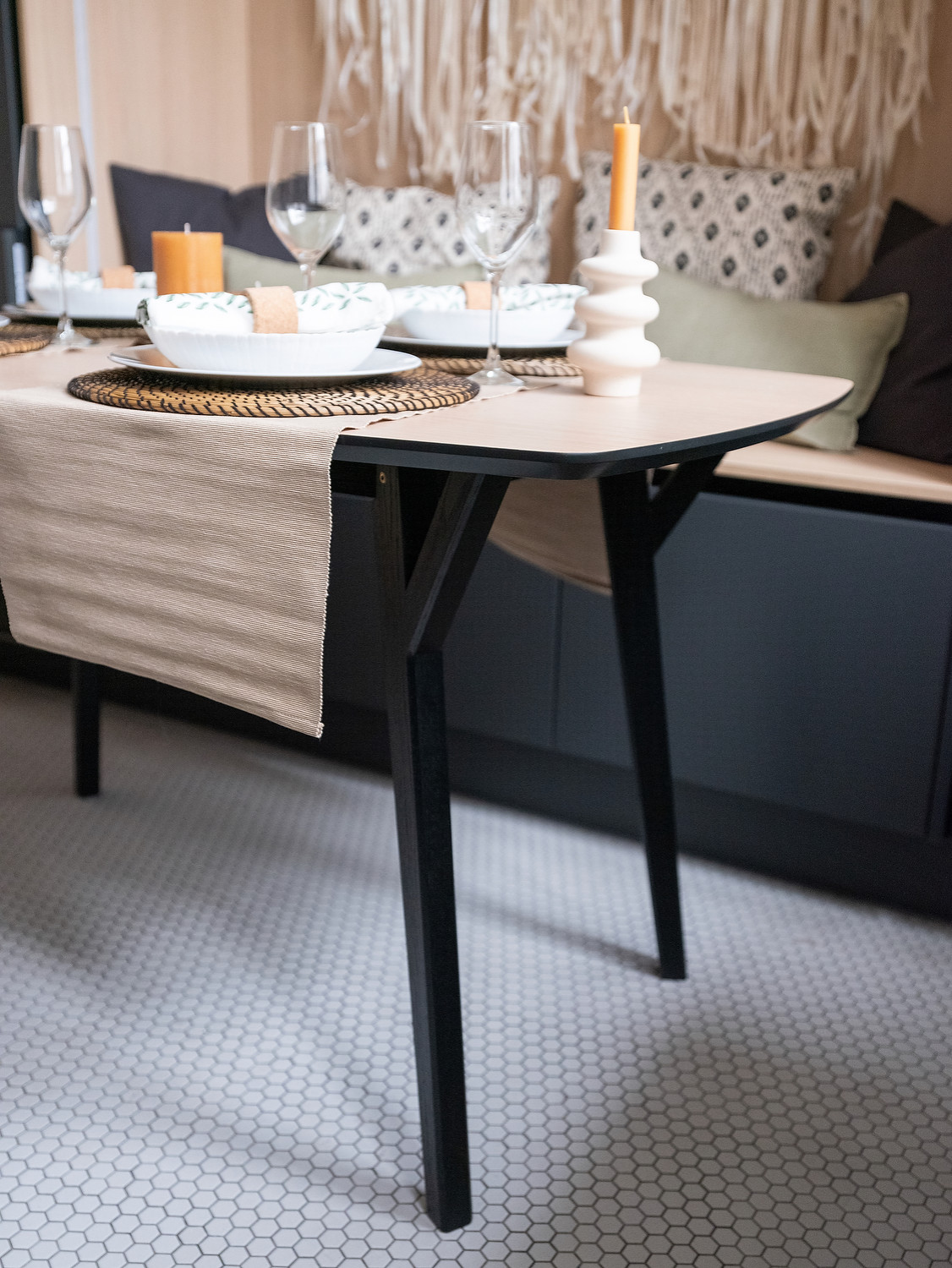 Кухня цвета сажи: Konigin Helena Black 60