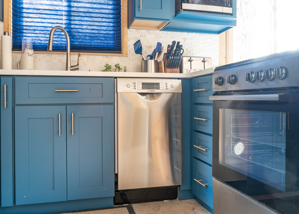 Kitchen - kitchen idea in Minneapolis