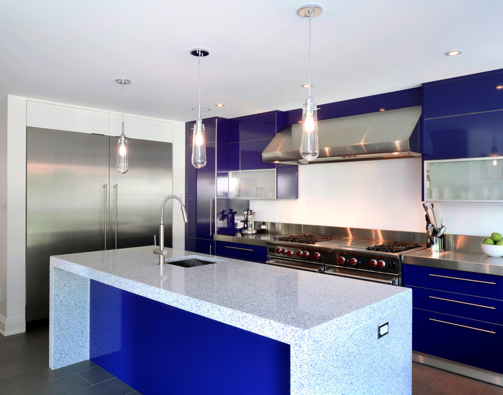 Mid-sized contemporary l-shaped kitchen in Ottawa with flat-panel cabinets, blue cabinets, quartz benchtops, stainless steel appliances, a single-bowl sink, ceramic floors, with island and grey floor.