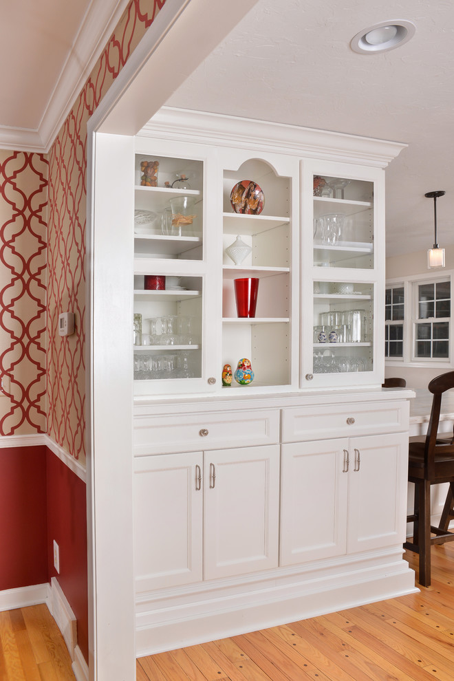 Example of a transitional kitchen design in Cleveland
