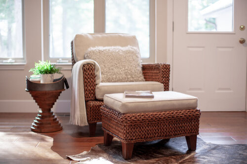 Example of a transitional home design design in Seattle