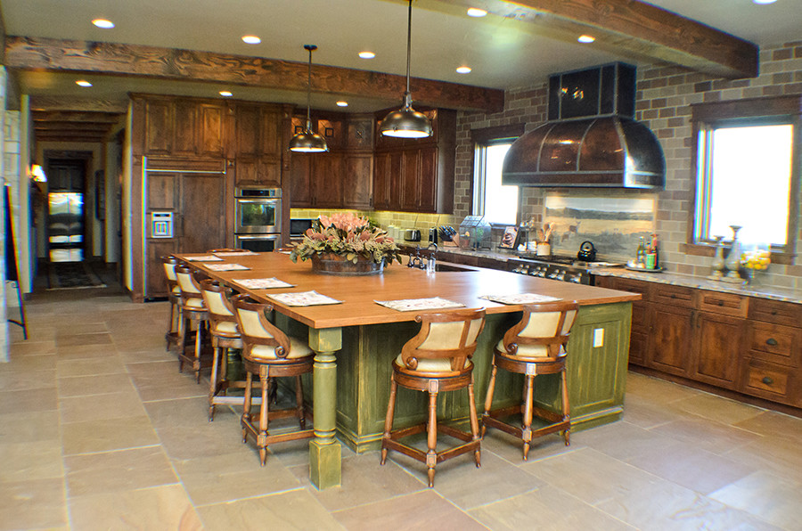 Kitchen - rustic kitchen idea in Houston