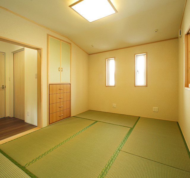 B様邸 moderno-dormitorio