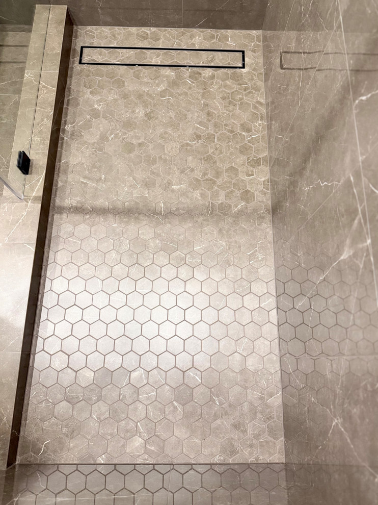 Jamaica Waterfront Bathroom – Sarasota Coastal Modern