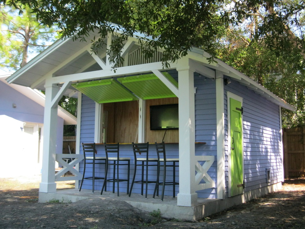 This is an example of a mid-sized tropical detached shed and granny flat in Tampa.
