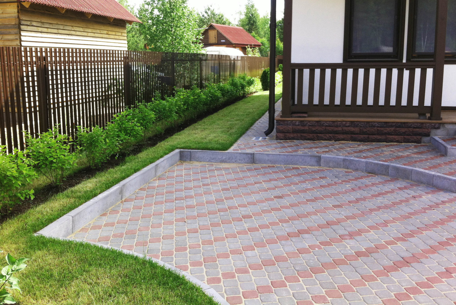 Устройство плиточного мощения