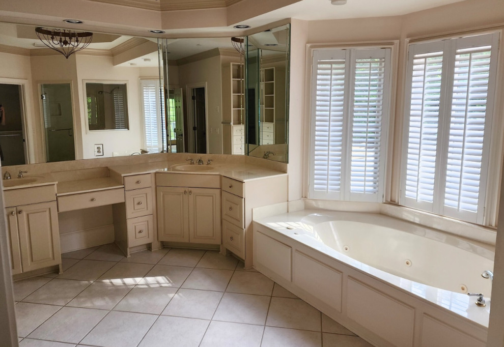 Bathroom - transitional bathroom idea in Atlanta