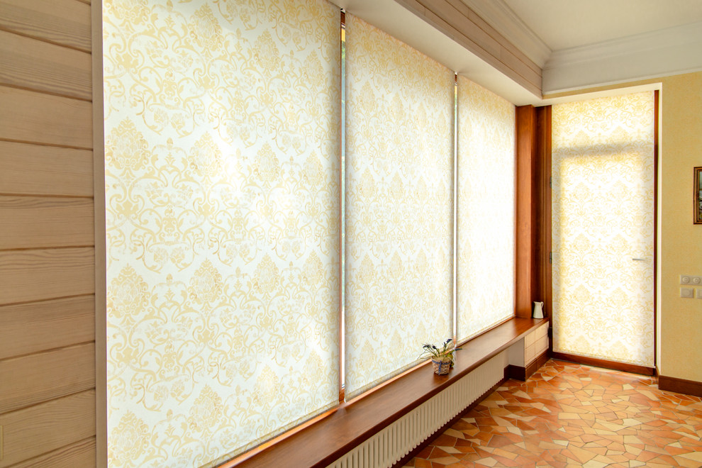 Рулонные шторы в гостинной