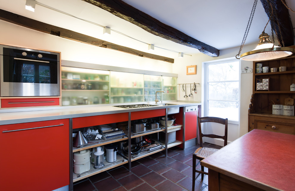 This is an example of a country kitchen in Dusseldorf.