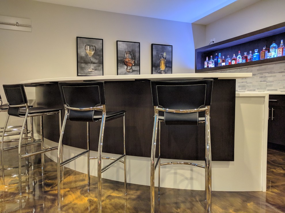 Design ideas for a modern home bar in Indianapolis.