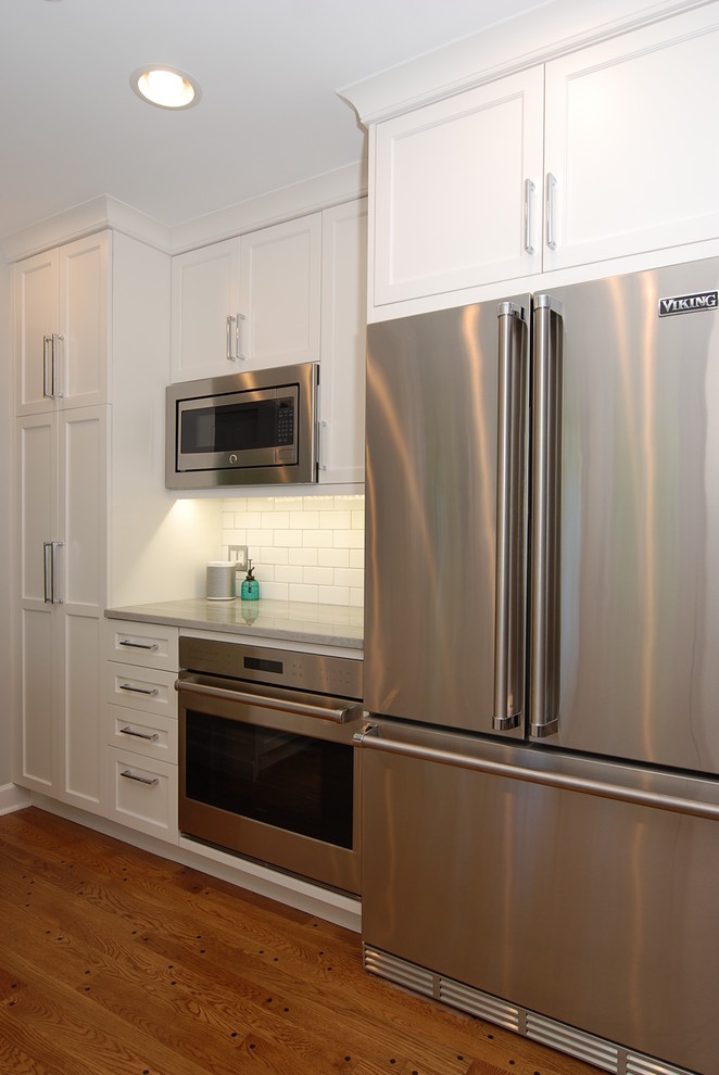 Inspiration for a transitional kitchen remodel in Chicago
