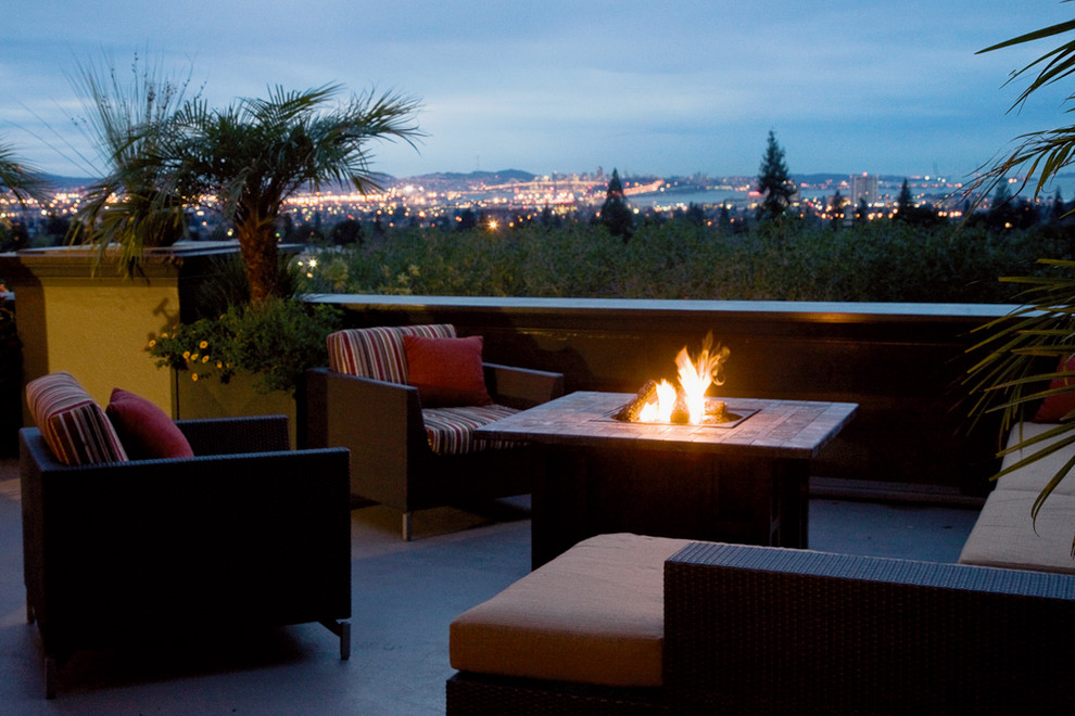This is an example of a contemporary deck in San Francisco.