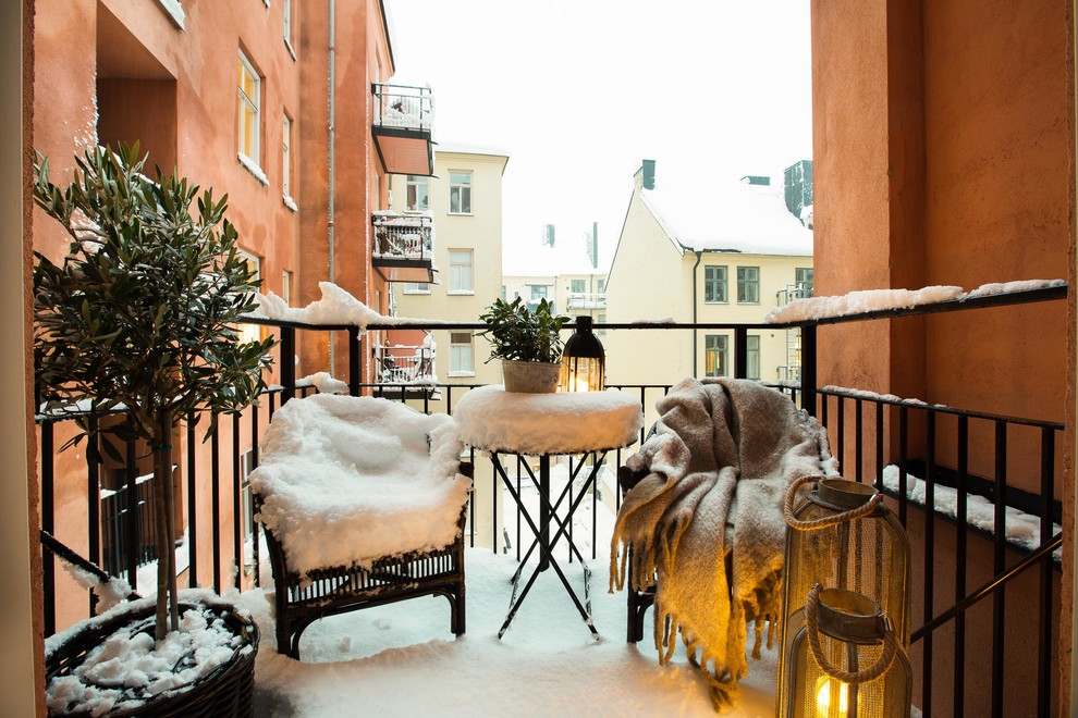 Mid-sized scandinavian balcony in Stockholm with no cover.
