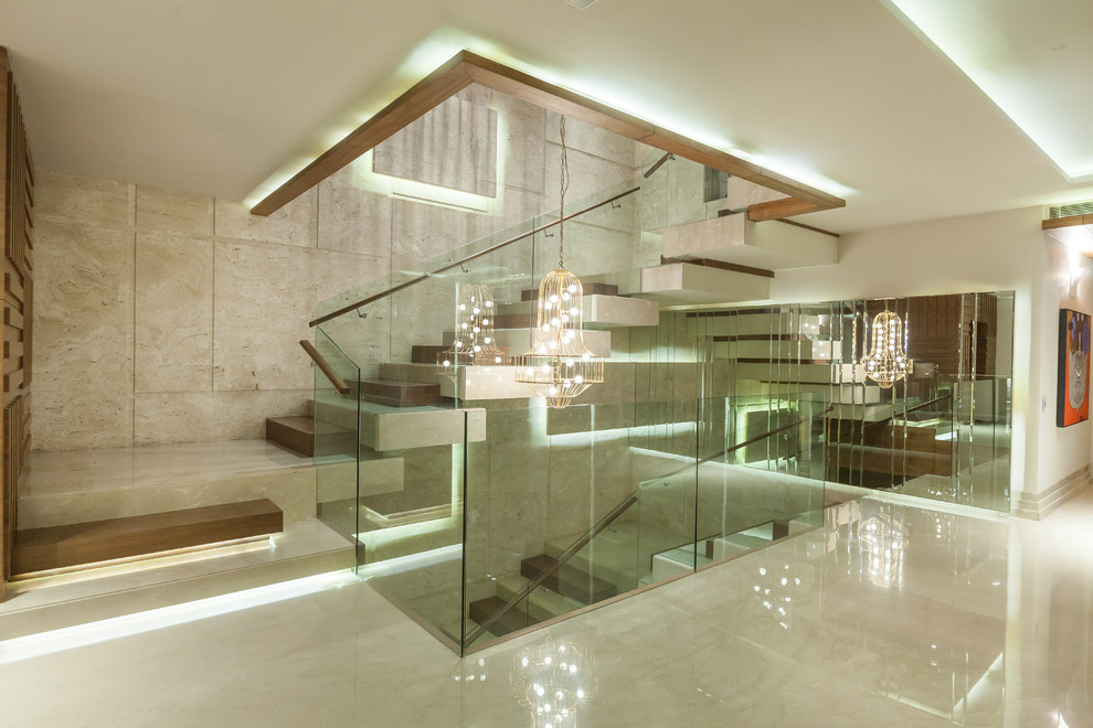 This is an example of a contemporary staircase in Delhi.
