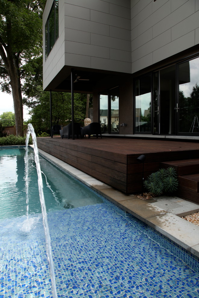 This is an example of a modern deck in Atlanta.