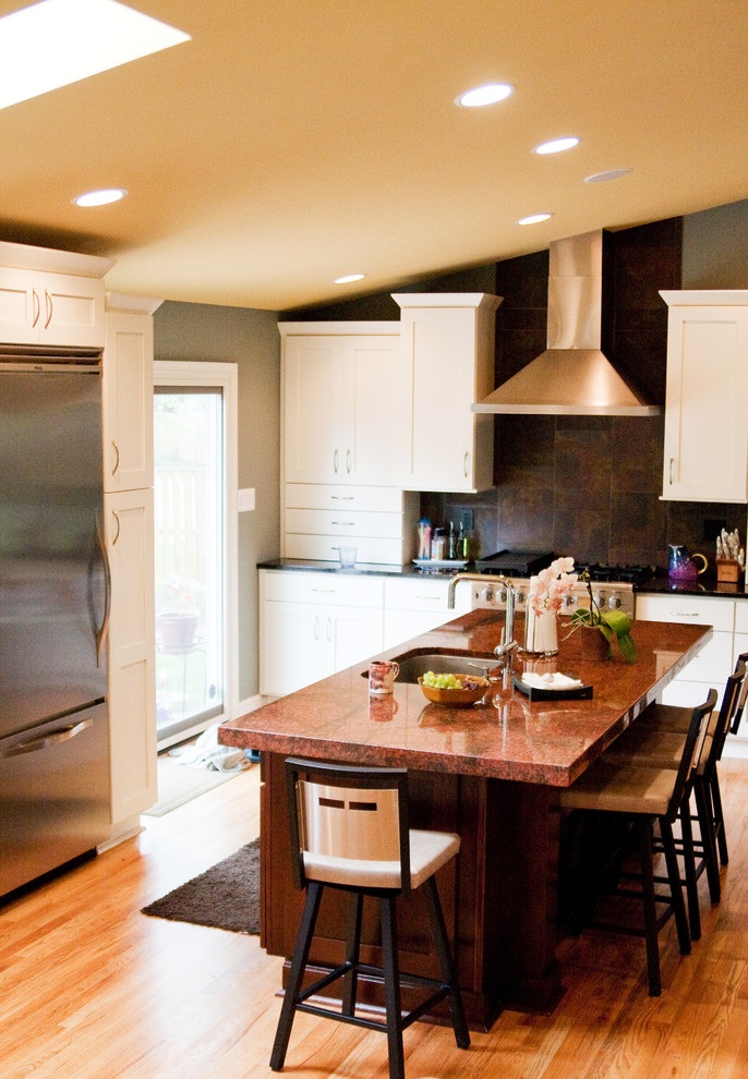 Kitchen - transitional kitchen idea in DC Metro