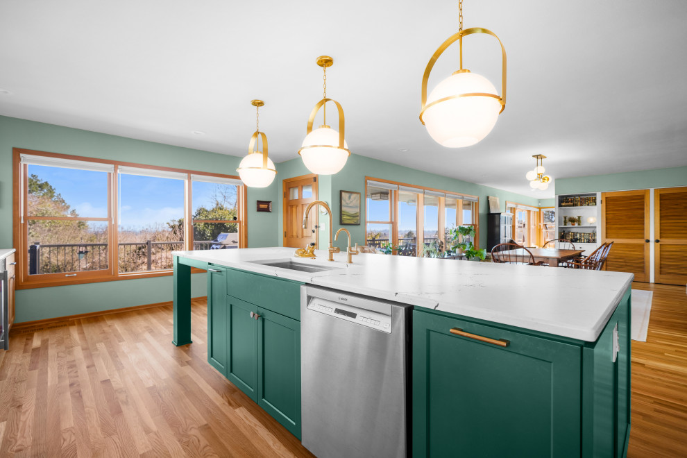 Example of a transitional l-shaped medium tone wood floor kitchen design with shaker cabinets, white backsplash, an island and white countertops