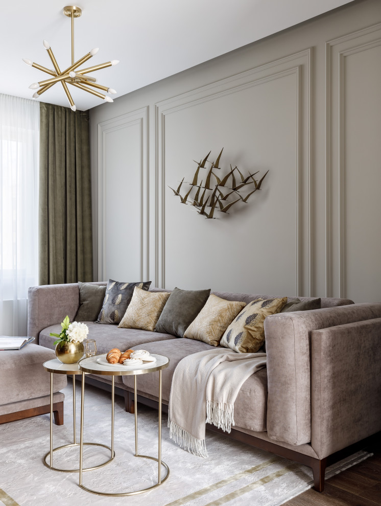 Двухуровневая квартира с лестницей из дерева и стекла