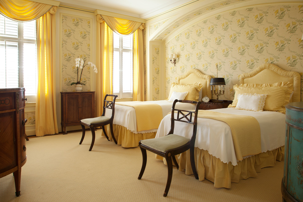 Bedroom - mid-sized traditional guest carpeted bedroom idea in San Francisco with multicolored walls