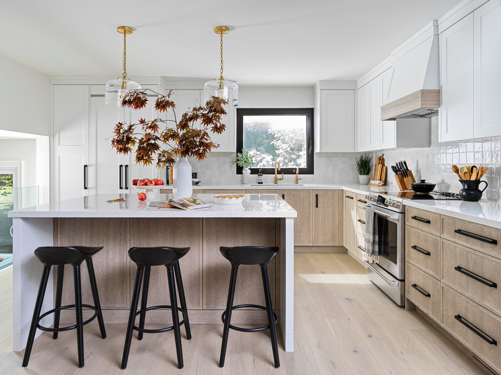 Inspiration for a transitional kitchen remodel in Toronto
