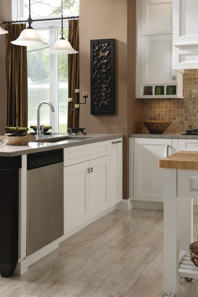 Kitchen - transitional kitchen idea