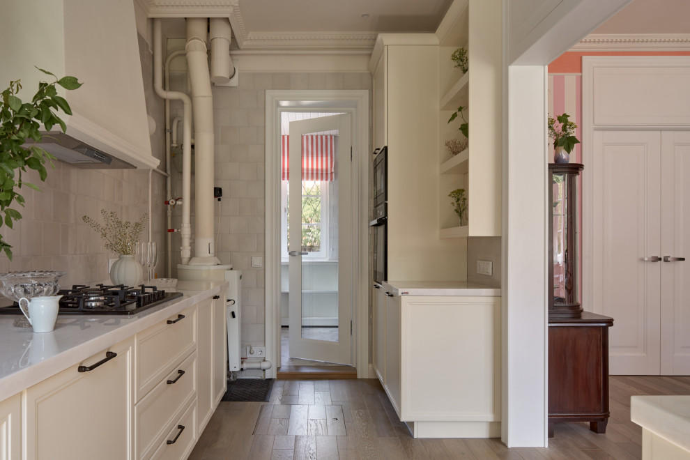 Столовая и кухня в розовую полоску