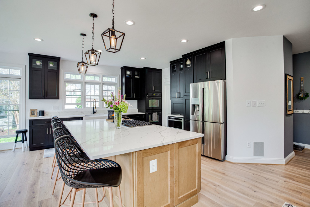 Eat-in kitchen - large transitional u-shaped eat-in kitchen idea in DC Metro with a farmhouse sink, quartz countertops, stainless steel appliances and an island