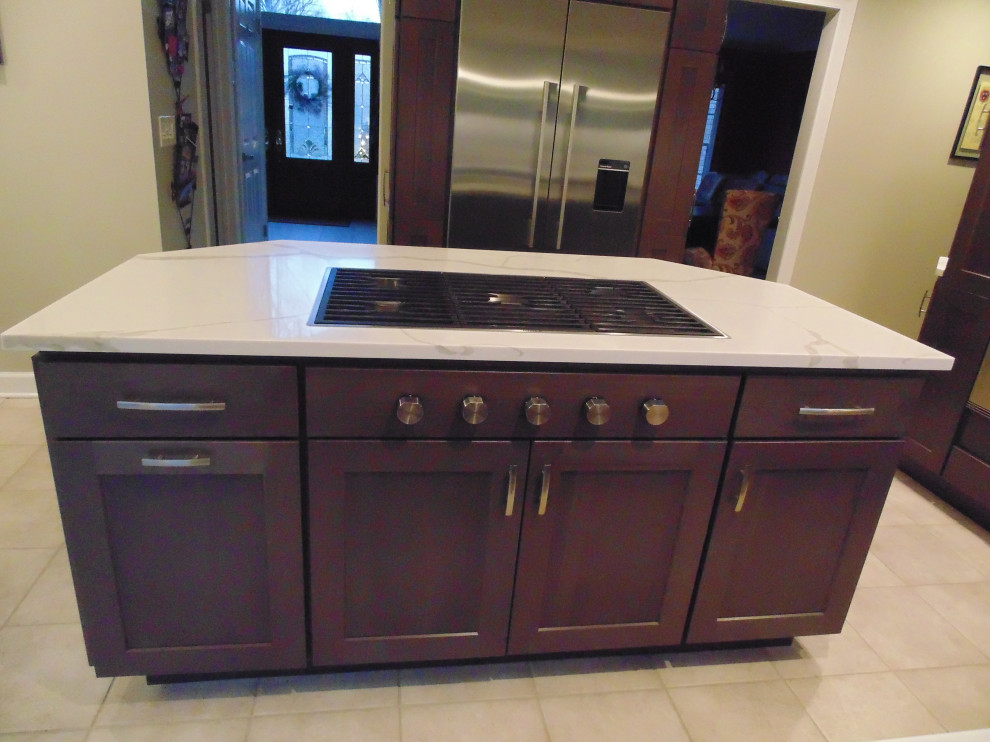 Inspiration for a mid-sized transitional u-shaped ceramic tile and beige floor eat-in kitchen remodel with an undermount sink, recessed-panel cabinets, dark wood cabinets, quartz countertops, white backsplash, stone slab backsplash, stainless steel appliances, an island and white countertops